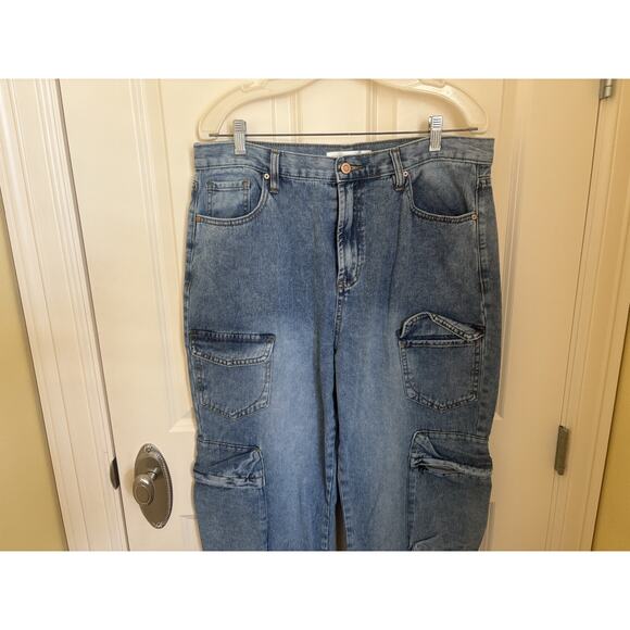 Altar'd State Wide Leg Cargo Jeans Light Wash Denim Pockets Women's Size 32 - Picture 4 of 6